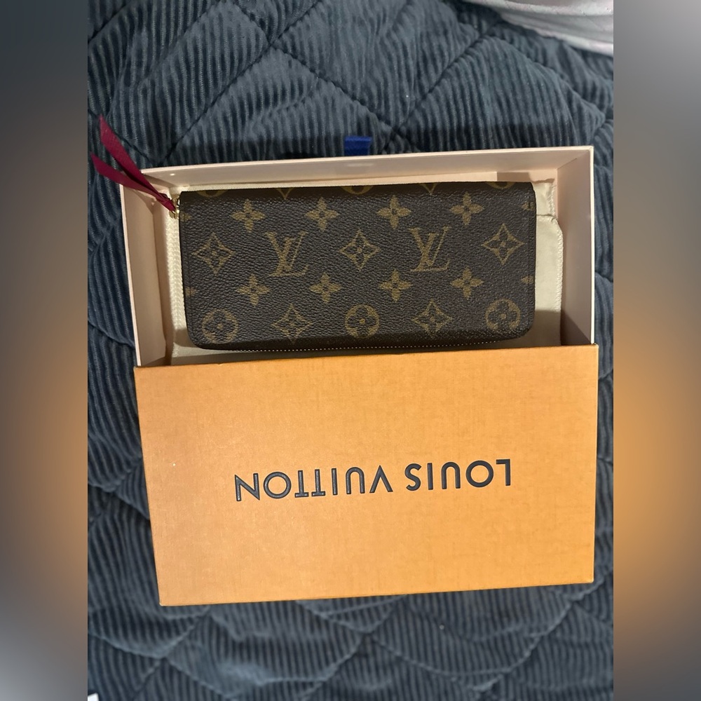 LV wallet authentic ✨🩷